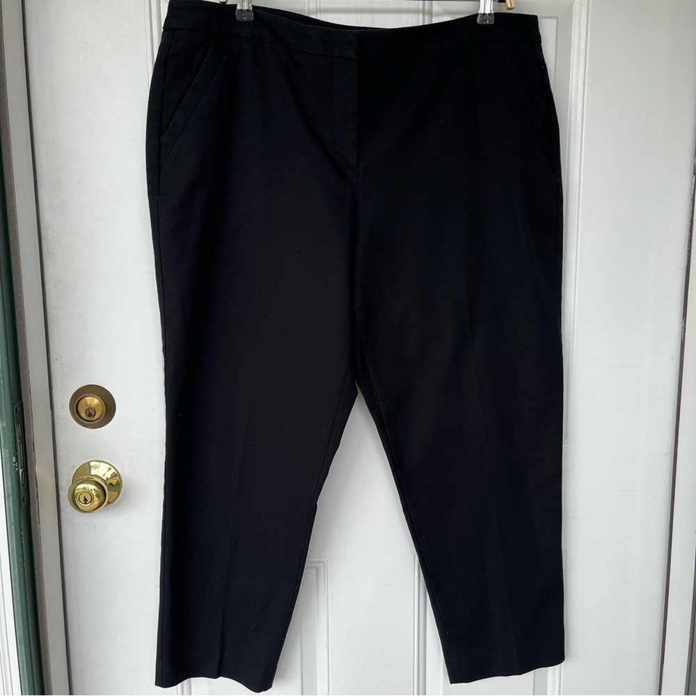 •Lane Bryant• Ladies Black Cropped Dress Pants - Size 18
